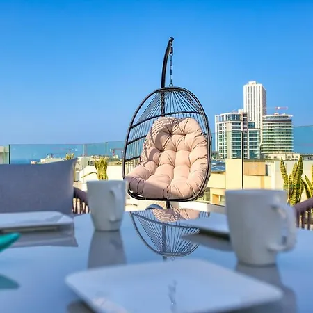 Luxury Penthouse In Swieqi With In And Outdoor Pool 아파트 *