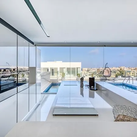 아파트 Luxury Penthouse In Swieqi With In And Outdoor Pool *