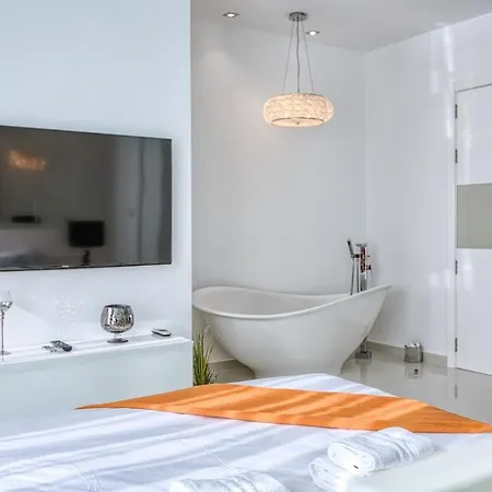 아파트 Luxury Penthouse In Swieqi With In And Outdoor Pool