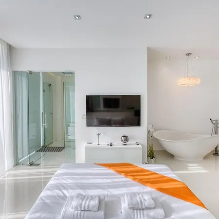 Luxury Penthouse In Swieqi With In And Outdoor Pool