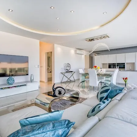 Luxury Penthouse In Swieqi With In And Outdoor Pool