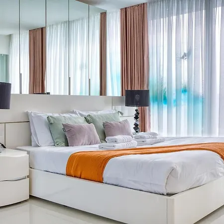 Luxury Penthouse In Swieqi With In And Outdoor Pool Apartamento