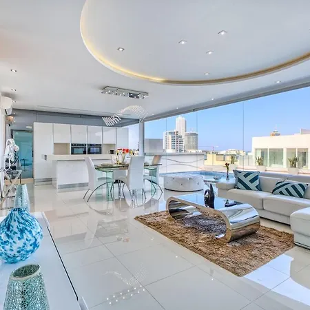 Luxury Penthouse In Swieqi With In And Outdoor Pool San Julián