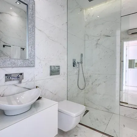 Luxury Penthouse In Swieqi With In And Outdoor Pool San Julián